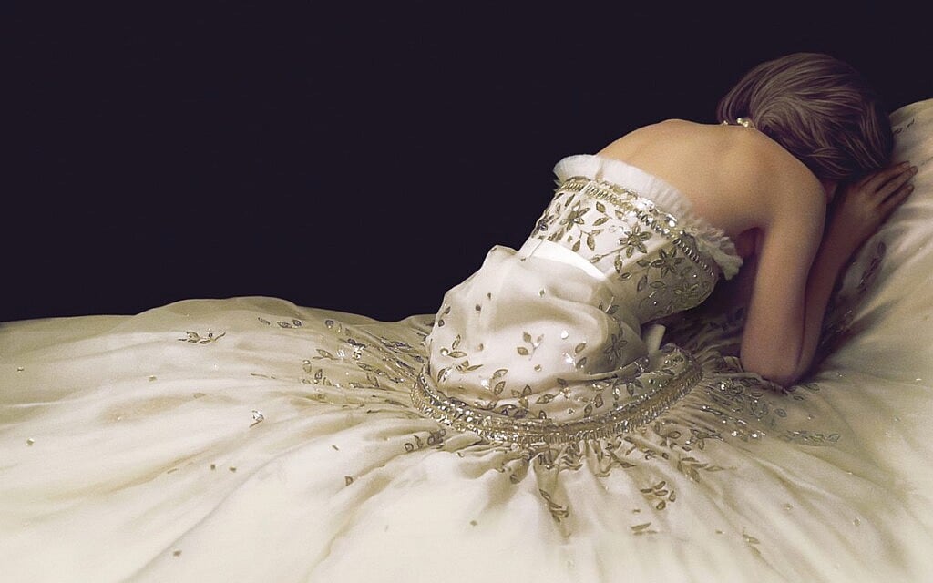 קריסטן סטיוארט בתפקיד הנסיכה דיאנה בסרט &quot;ספנסר&quot; (צילום: Neon)