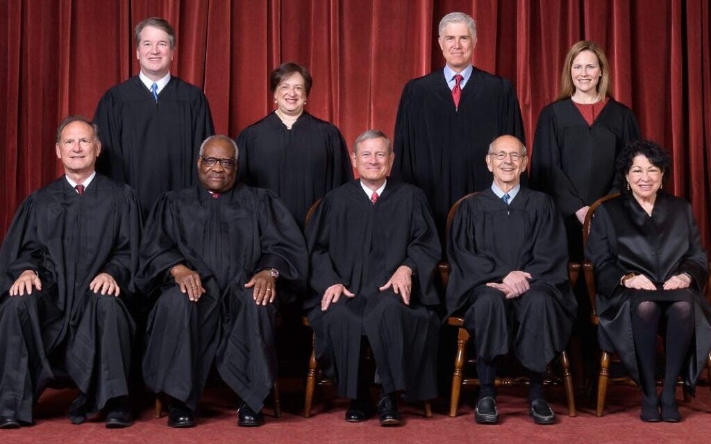שופטי בית המשפט העליון תחת נשיאותו של ג&#039;ון רוברטס ב-2021 (צילום: בית המשפט העליון של ארצות הברית)
