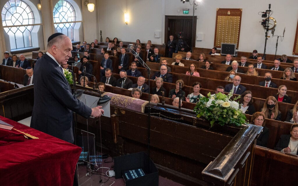 רונלד לאודר נואם בבית כנסת במאלמו, 12 באוקטובר, 2021 (צילום: הקונגרס היהודי העולמי / שחר עזרן)