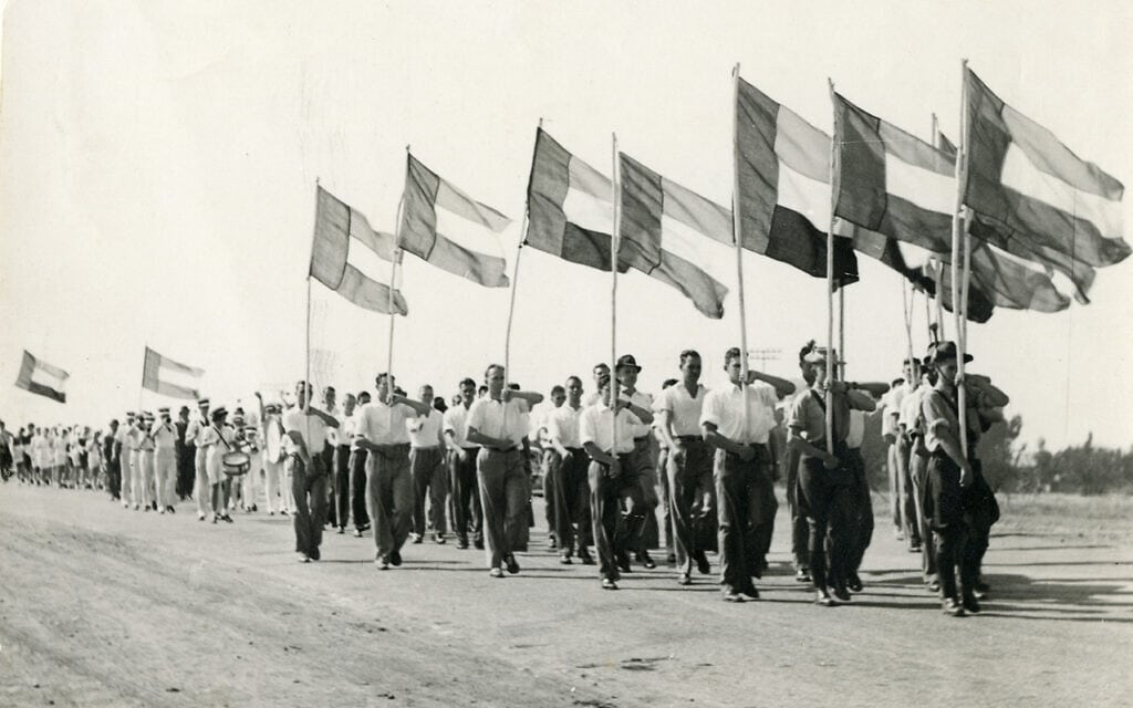 חברי האווסרנדוואג צועדים בזמן מלחמת העולם השנייה (צילום: Courtesy OB Archive, North-West University, South Africa)