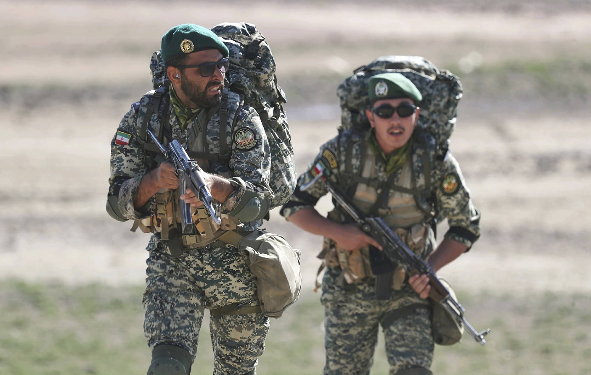 חיילי צבא איראן בתרגיל על גבול אזרבייג&#039;ן, 1 באוקטובר 2021 (צילום: Iranian Army via AP)