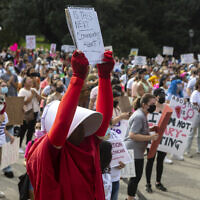 צעידת נשים נגד חוק ההפלות של טקסס, 2 באוקטובר 2021 (צילום: AP Photo/Stephen Spillman, File)