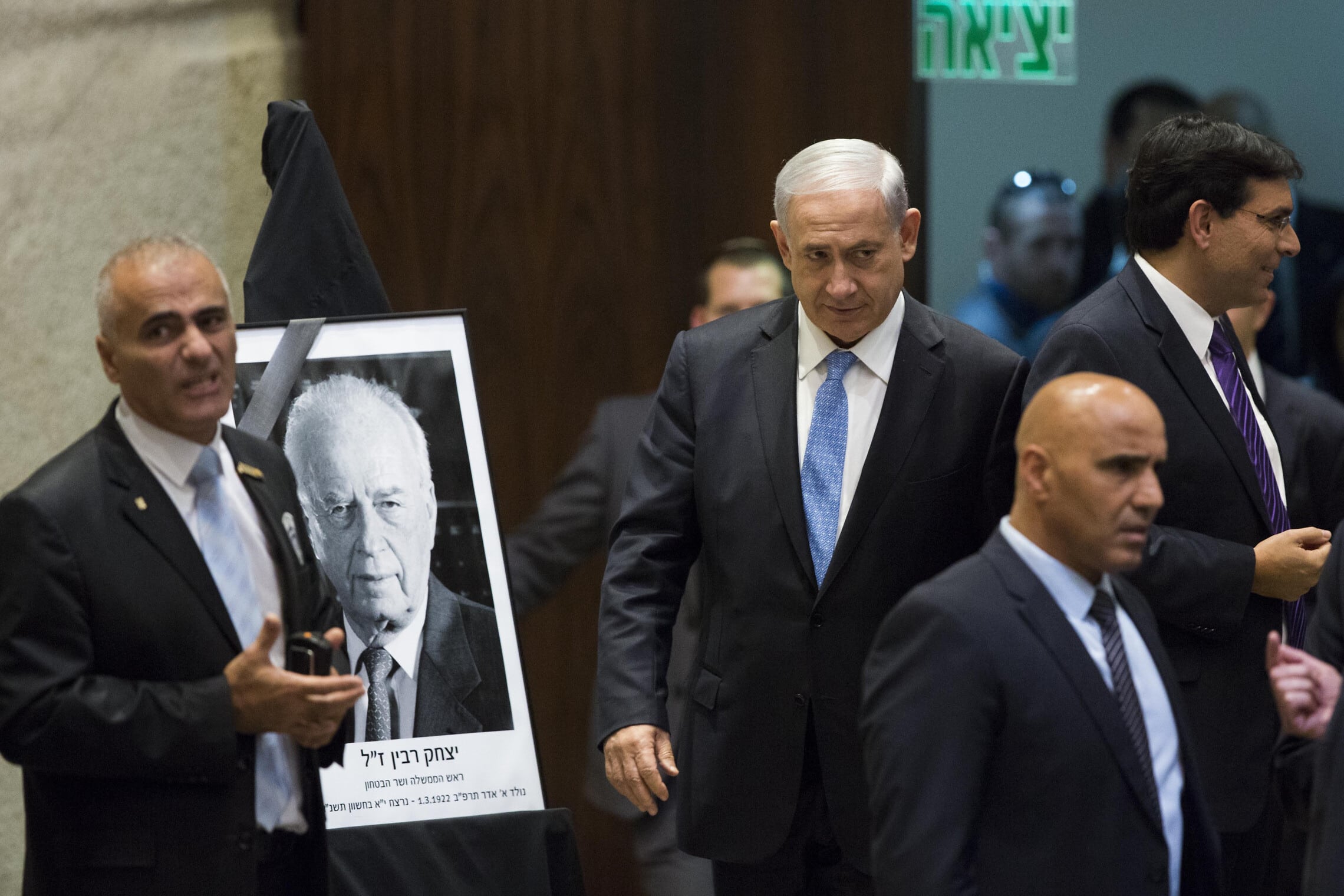 נתניהו מגיע לטקס בכנסת במלאת 19 שנה לרצח רבין, 5.11.2014 (צילום: Yonatan Sindel/Flash90)