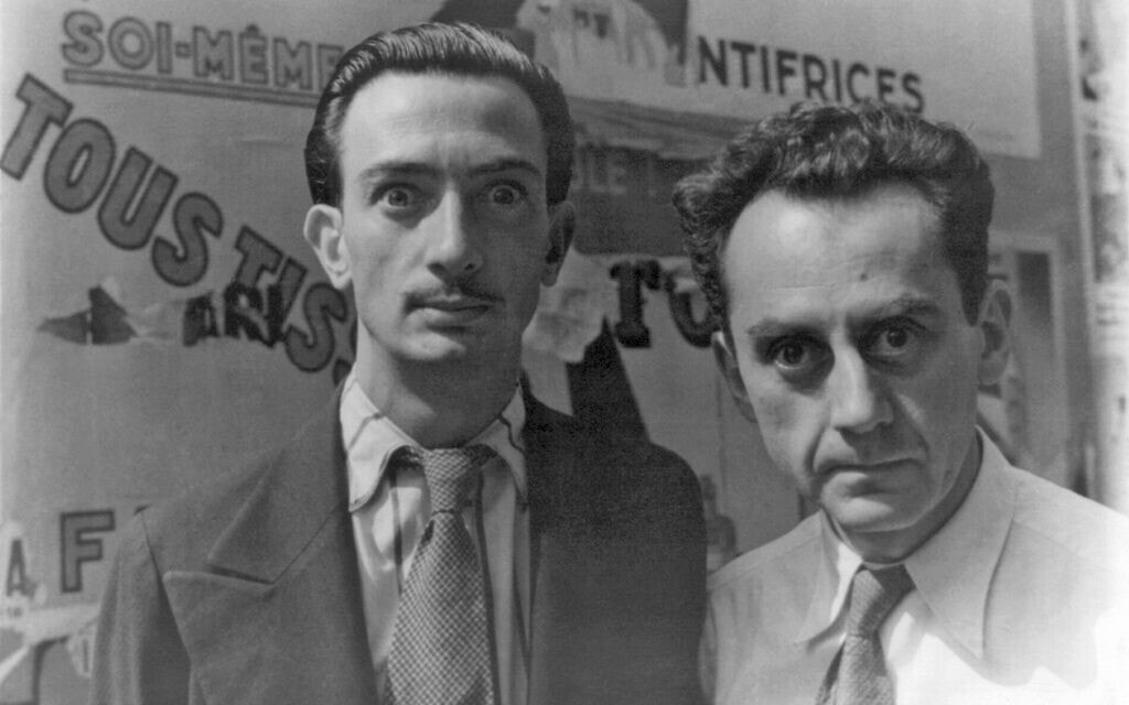 סלבדור דאלי (משמאל) ומאן ריי בפריז, 16 ביוני 1934 (צילום: רשות הכלל)