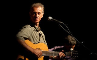 מתי כספי בהופעה בזאפה תל אביב, אוגוסט 2010 (צילום: גלעד אבידן, ויקיפדיה) מתי כספי בהופעה בזאפה תל אביב, אוגוסט 2010 (צילום: גלעד אבידן, ויקיפדיה)
