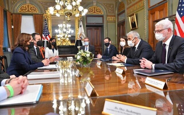 שר החוץ יאיר לפיד בפגישה עם סגנית הנשיא האמריקאי קמלה האריס, 13.10.2021 (צילום: שלומי אמסלם, לע