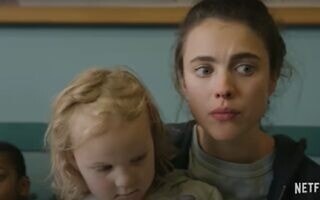 "maid", צילום מסך מהסדרה של נטפליקס "maid", צילום מסך מהסדרה של נטפליקס