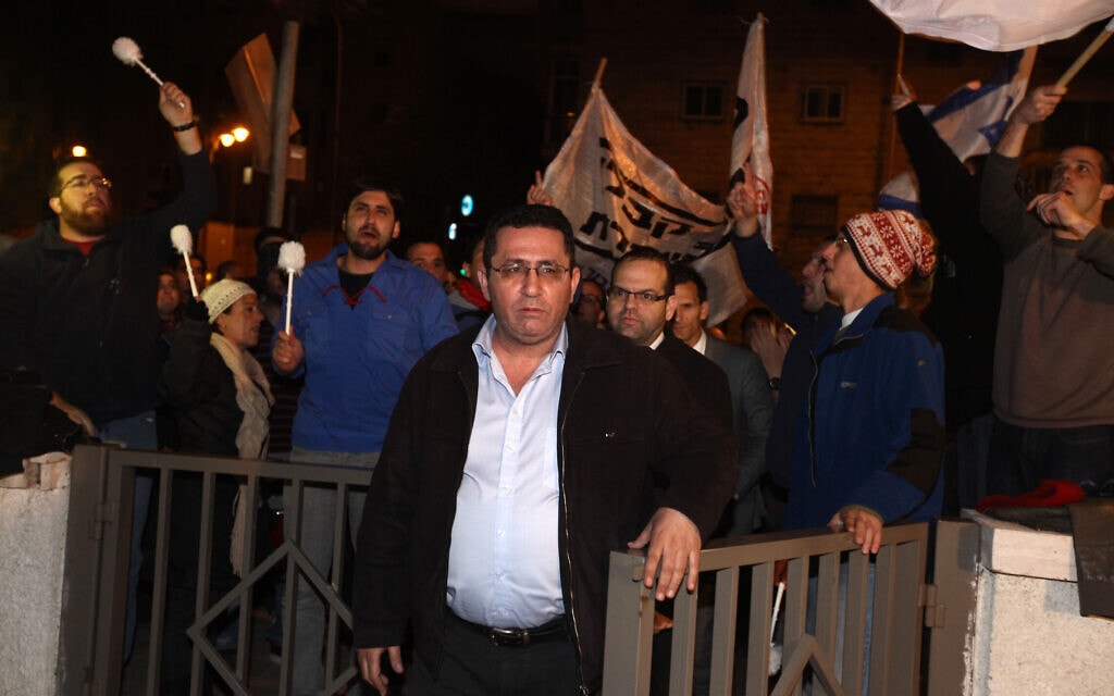 יו&quot;ר ההסתדרות לשעבר עופר עיני בהפגנה נגד העסקת עובדי קבלן, 2012 (צילום: קובי גדעון, פלאש 90)