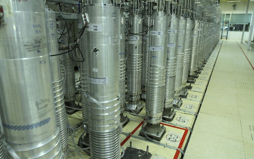 צנטריפוגות בכור ההעשרה הגרעיני בנתנז, איראן, נומבמבר 2019 (צילום: Atomic Energy Organization of Iran via AP)