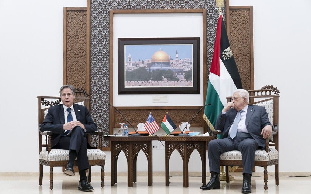 יו"ר הרשות הפלסטינית מחמוד עבאס (אבו מאזן) בפגישה ברמאללה עם שר החוץ האמריקאי אנתוני בלינקן, מאי 2021 (צילום: AP Photo/Alex Brandon)