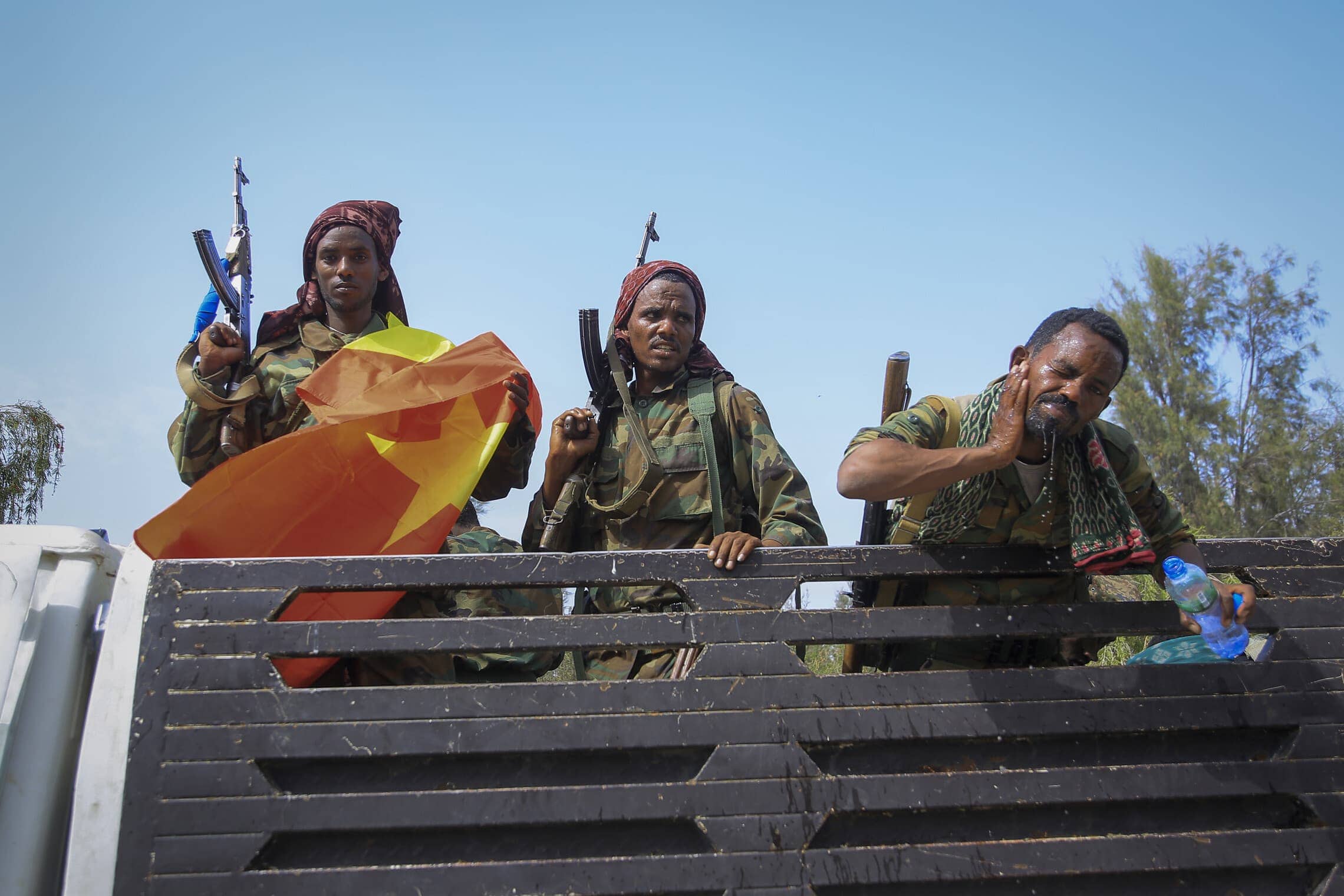 חיילים טיגריים במשאית באזור הקרבות בצפון אתיופיה, יוני 2021 (צילום: AP Photo/Alex Brandon)