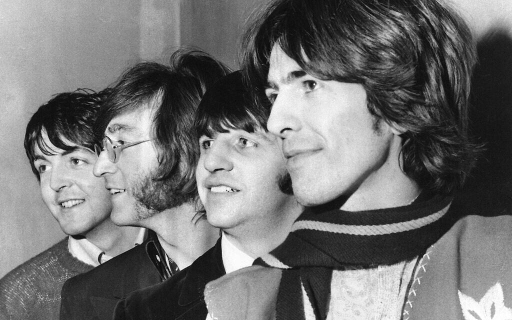 חברי להקת הביטלס ג'ורג' האריסון, רינגו סטאר, ג'ון לנון ופול מקרטני ב-1968 (צילום: AP Photo)