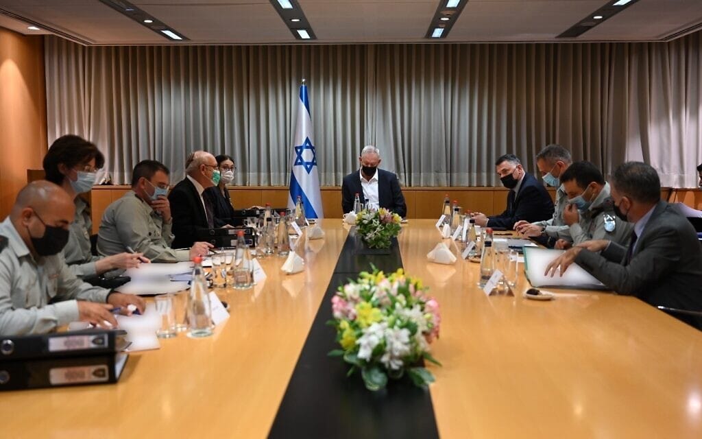 הוועדה לבחירת שופטים צבאיים בראשות שר הביטחון בני גנץ, 21 בנובמבר 2021 (צילום: טל עוז / משרד הביטחון) הוועדה לבחירת שופטים צבאיים בראשות שר הביטחון בני גנץ, 21 בנובמבר 2021 (צילום: טל עוז / משרד הביטחון)
