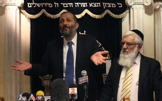 רפאל פנחסי ואריה דרעי ב-2013 (צילום: יונתן זינדל/פלאש90) רפאל פנחסי ואריה דרעי ב-2013 (צילום: יונתן זינדל/פלאש90)
