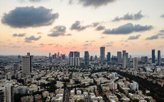 קו הרקיע של גוש דן – רמת גן, גבעתיים ותל אביב (צילום: מתניה טאוסיג/פלאש90) קו הרקיע של גוש דן – רמת גן, גבעתיים ותל אביב (צילום: מתניה טאוסיג/פלאש90)