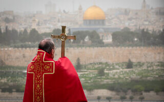 הארכיבישוף פיירבאטיסטה פיצבלה בהר הזיתים, 5 באפריל 2020 (צילום: יוסי זמיר/פלאש90)