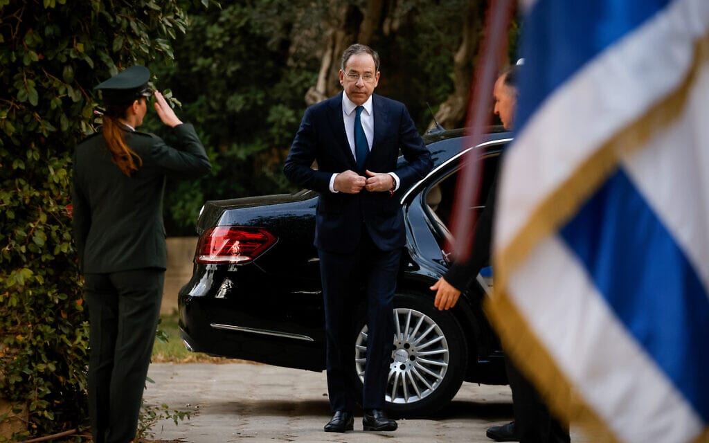 שגריר ארצות הברית בישראל טום ניידס מגיע לבית הנשיא כדי למסור של כתב האמנתו לנשיא יצחק הרצוג, 5 בדצמבר 2021 (צילום: אוליבייה פיטוסי, פלאש 90)