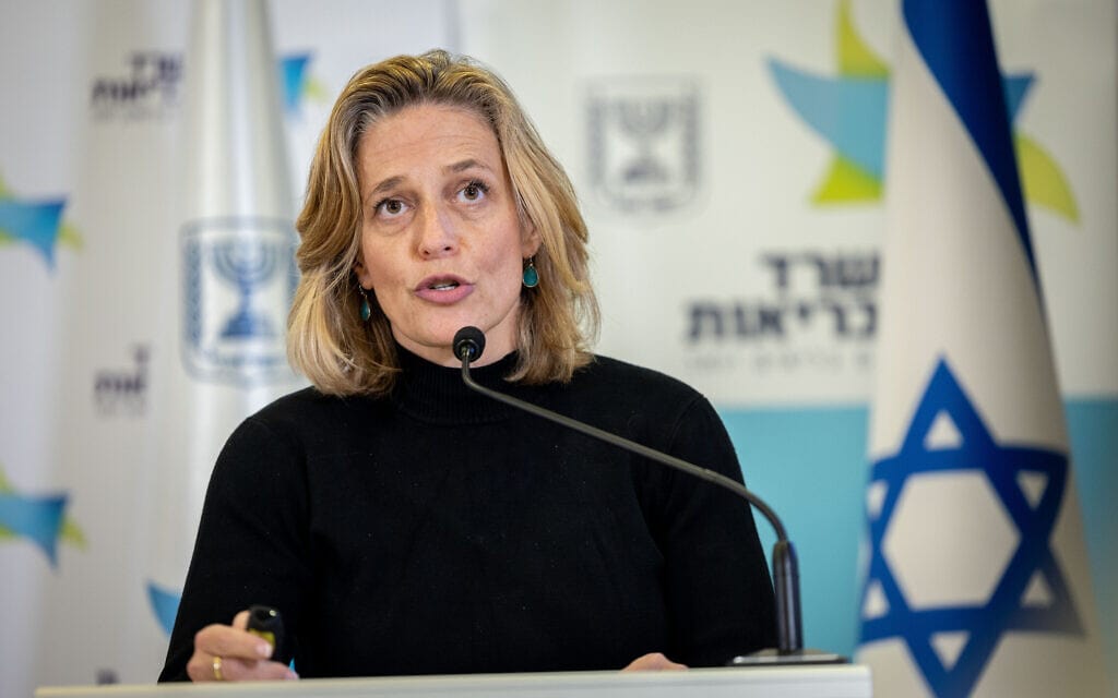 ראש שירותי בריאות הציבור במשרד הבריאות, ד"ר שרון אלרעי פרייס, בתדריך לתקשורת בירושלים, 12 בדצמבר 2021 (צילום: יונתן זינדל, פלאש 90) ראש שירותי בריאות הציבור במשרד הבריאות, ד"ר שרון אלרעי פרייס, בתדריך לתקשורת בירושלים, 12 בדצמבר 2021 (צילום: יונתן זינדל, פלאש 90)