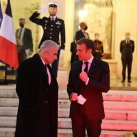 נשיא צרפת עמנואל מקרון נפגש עם שר החוץ יאיר לפיד בארמון האליזה, 30 בנובמבר 2021 (צילום: Quentin Crestinu)