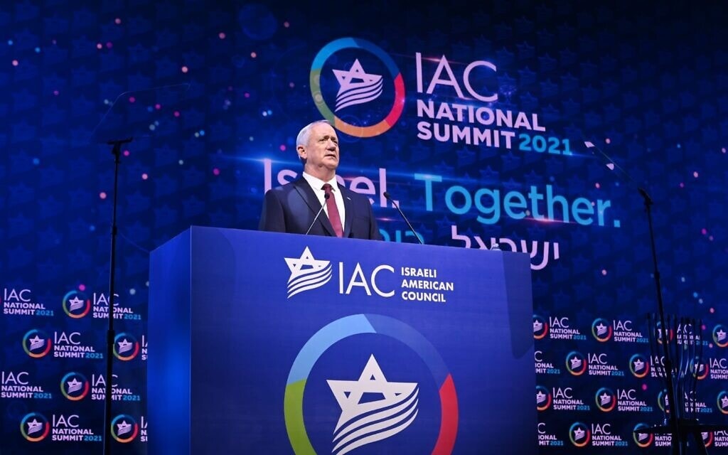 שר הביטחון בני גנץ בכנס של ארגון הקהילה הישראלית-אמריקאית, 10 בדצמבר 2021 (צילום: נועם גלאי)