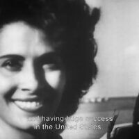 שושנה דמארי, צילום מסך מהסרט "המלכה שושנה"