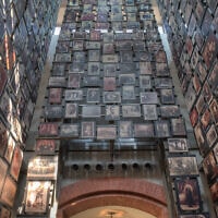 מגדל הפנים במוזיאון ארצות הברית לזכר השואה (צילום: ויקיפדיה, Dsdugan)