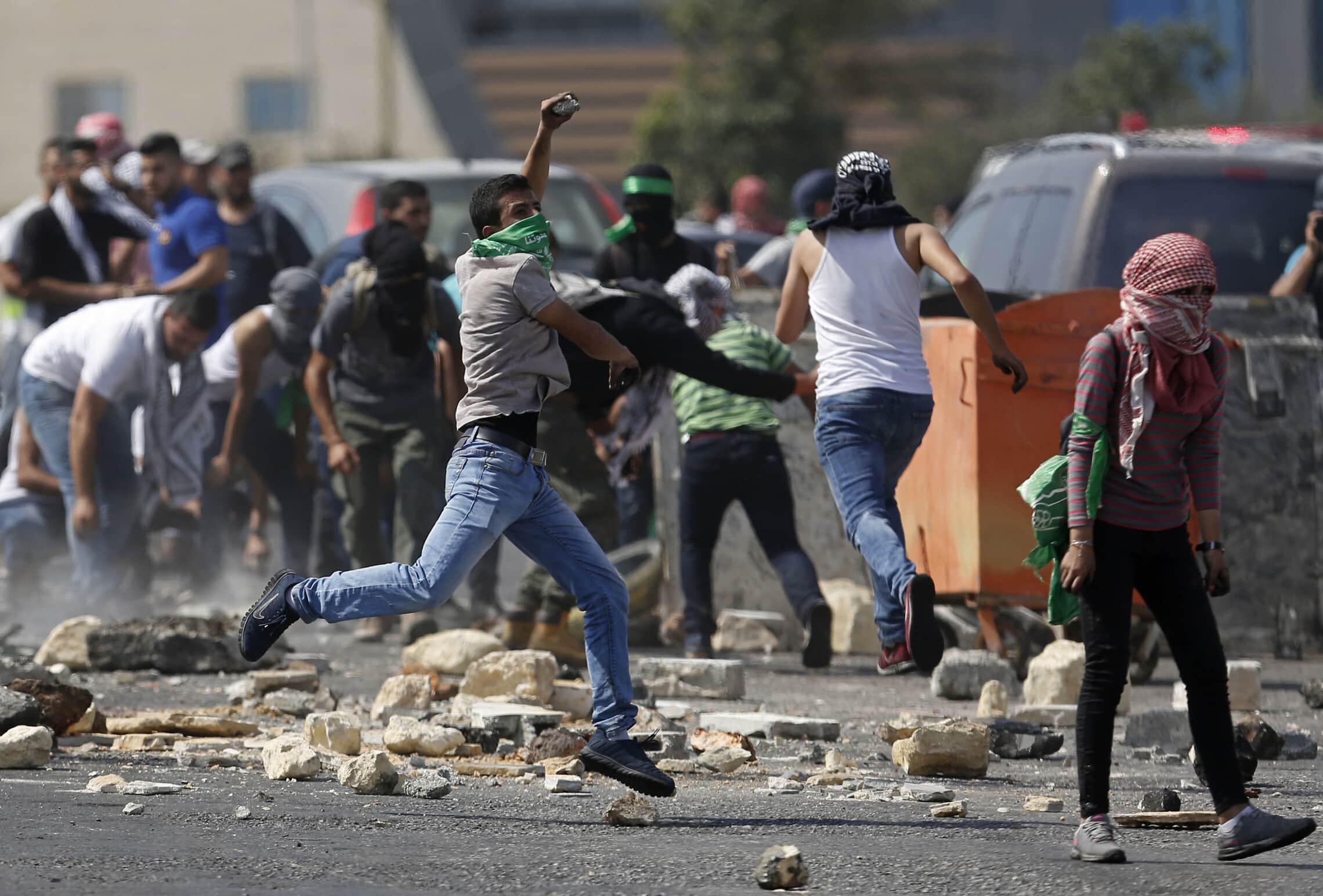 סטודנטים תומכי חמאס באוניברסטית ביר זית מתפרעים בהתנגשות עם כוחות צה"ל בקמפוס (ארכיון) (צילום: AP Photo/Majdi Mohammed)