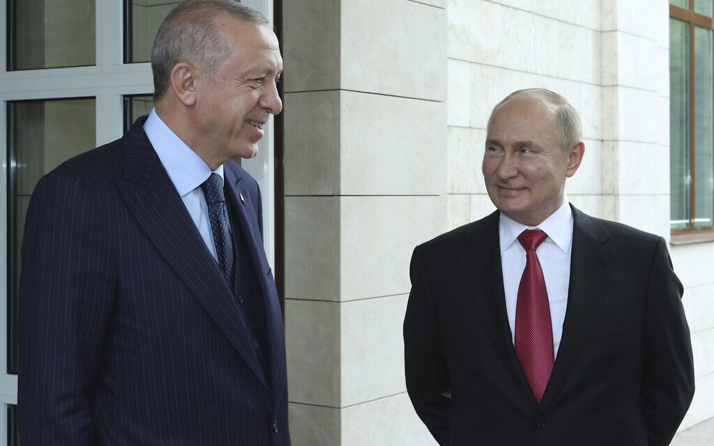 נשיא רוסיה ולדימיר פוטין ונשיא טורקיה רג'פ טאיפ ארדואן, סוצ'י, רוסיה, 29 ספטמבר 2021 (צילום: Turkish Presidency Pool Photo via AP)