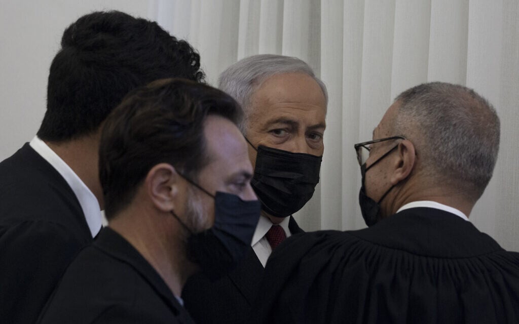 בנימין נתניהו בבית המשפט המחוזי בירושלים, 22 בנובמבר 2021 (צילום: AP Photo/Maya Alleruzzo, Pool)