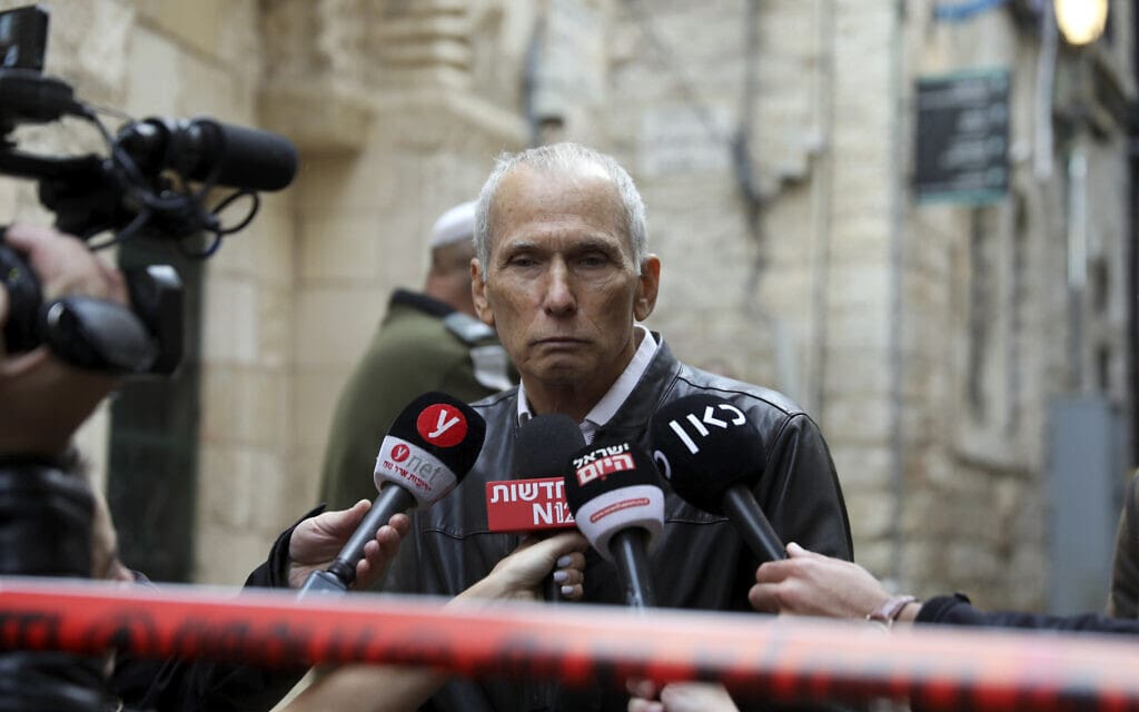 השר לביטחון פנים עמר בר-לב בזירת הפיגוע בירושלים, 21 בנובמבר 2021 (צילום: AP Photo/Mahmoud Illean)