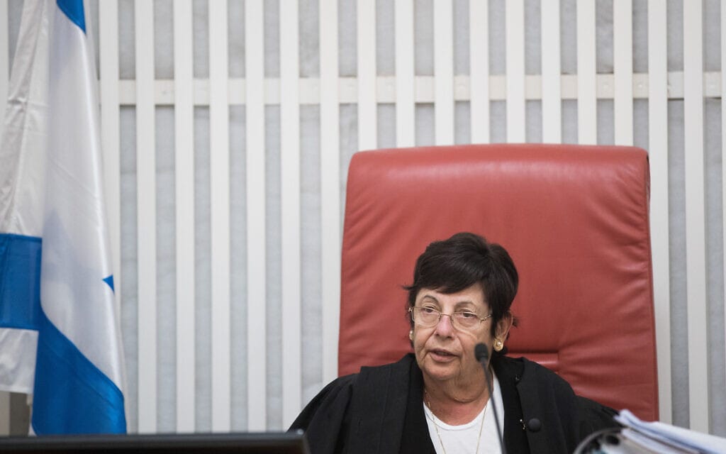 מרים נאור בעת כהונתה כנשיאת בית המשפט העליון, 31 באוגוסט 2017 (צילום: יונתן זינדל, פלאש 90)