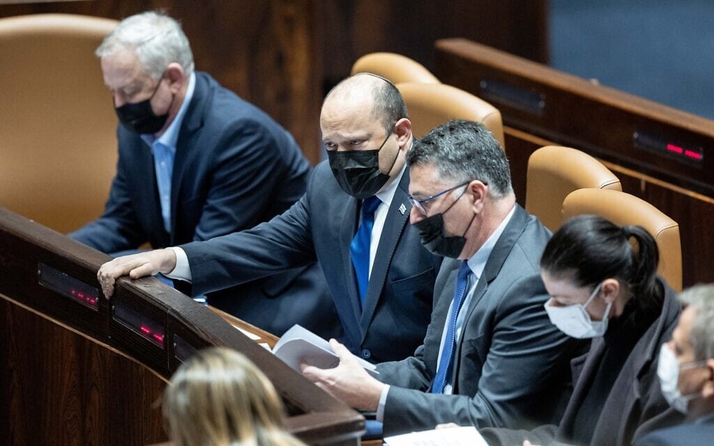 שולחן הממשלה במליאת הכנסת, 17 בינואר 2022 (צילום: יונתן זינדל, פלאש 90)