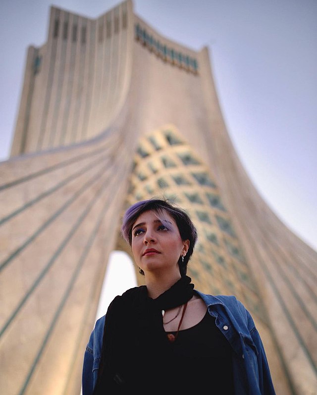 העיתונאית האיראנית מהטאב גוליזאדה,דצמבר 2021 (צילום: ויקיפדיה)