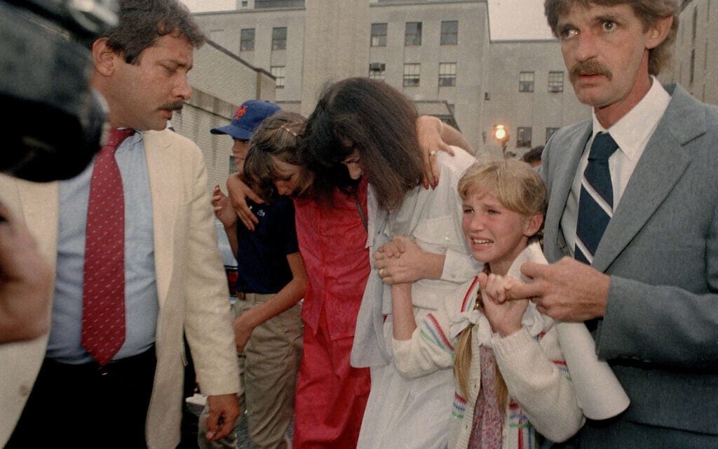 מארי בת&#039; וייטהד, פונדקאית אמריקאית שברחה עם התינוק שילדה, 1986 (צילום: AP Photo/Mike Derer)
