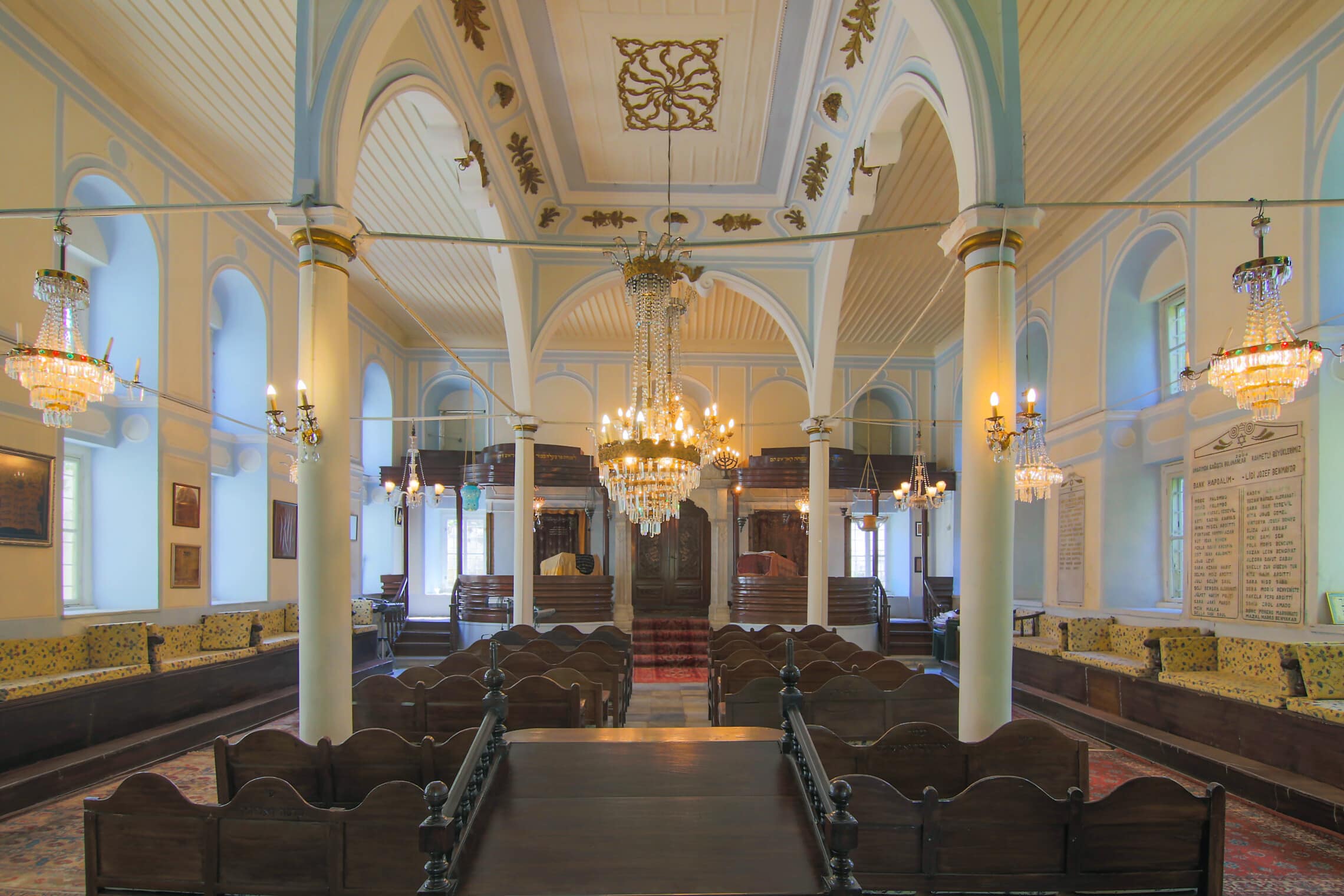 פנים בית הכנסת &quot;סיניורה&quot; באיזמיר, טורקיה (צילום: ניסים בן ג&#039;ויה)