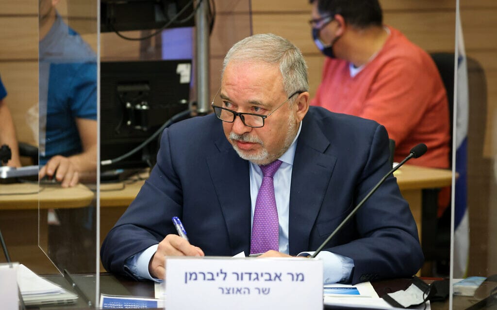שר האוצר אביגדור ליברמן בוועדת הכלכלה של הכנסת, 15 בפברואר 2022 (צילום: נועם מושקוביץ, דוברות הכנסת)