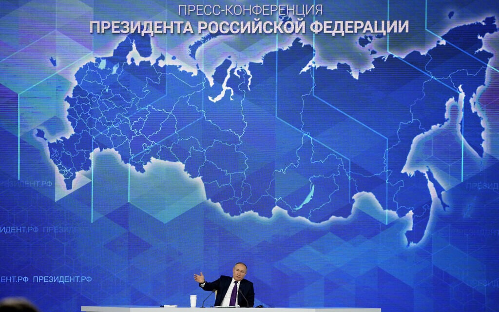 ולדימיר פוטין במסיבת עיתונאים במוסקבה, דצמבר 2021 (צילום: AP Photo/Alexander Zemlianichenko)
