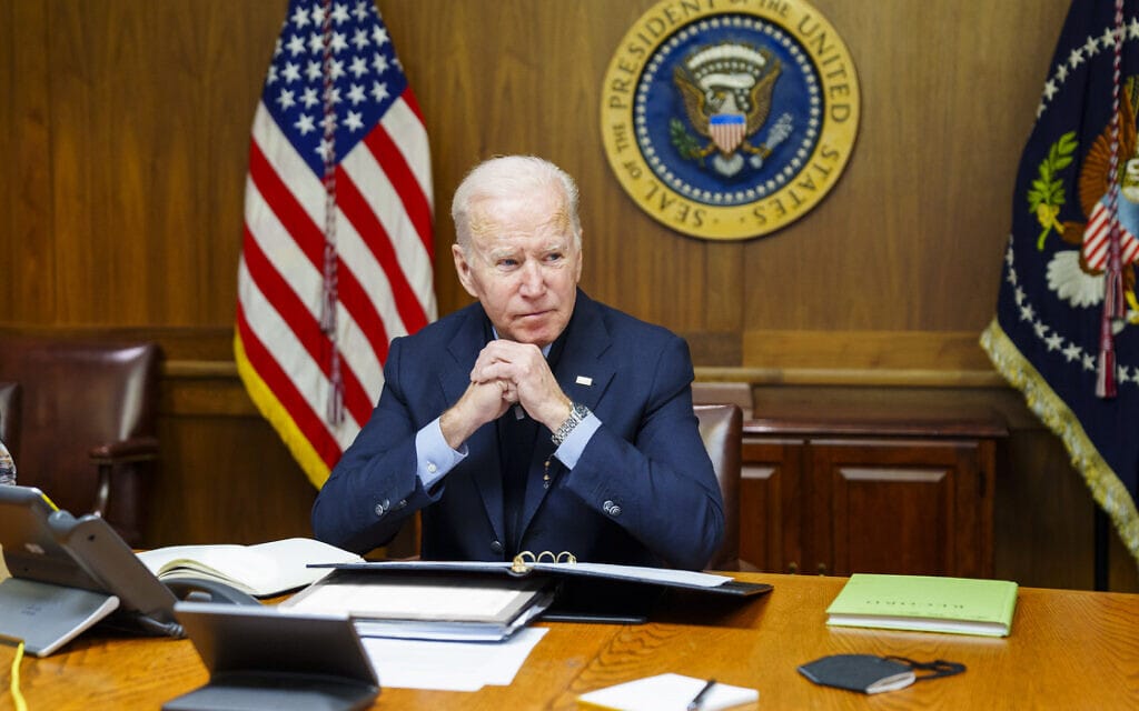 נשיא ארצות הברית ג&#039;ו ביידן בקמפ דייוויד, 12 בפברואר 2022 (צילום: The White House via AP)