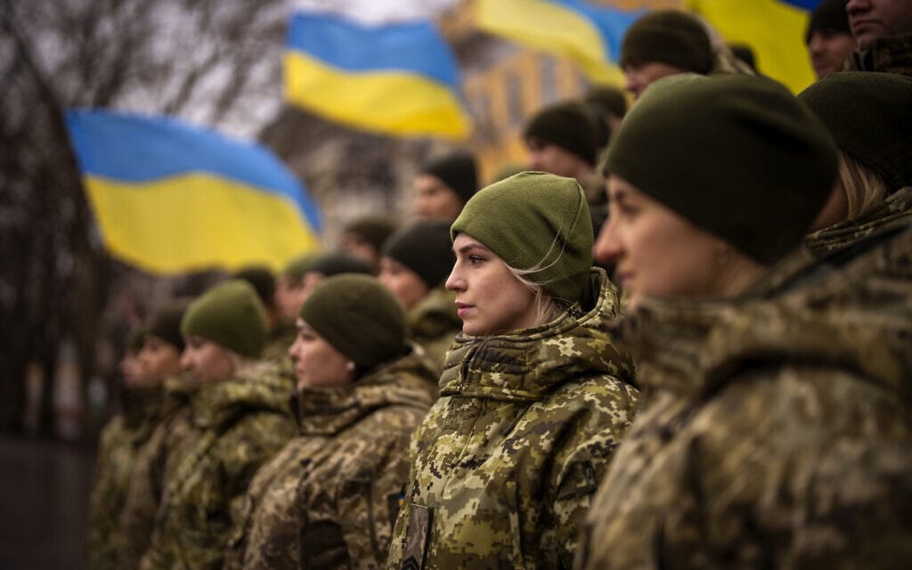 חיילים אוקראינים, 16 בפברואר 2022 (צילום: AP Photo/Emilio Morenatti)