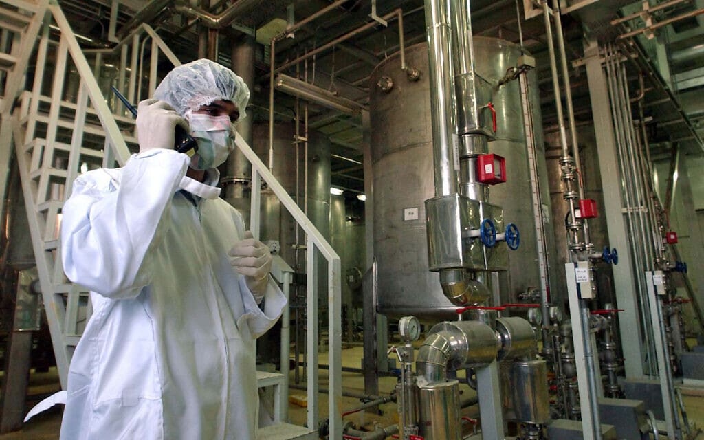 כור גרעיני ליד איספהן באיראן ב-2005. אילוסטרציה (צילום: AP Photo/Vahid Salemi)