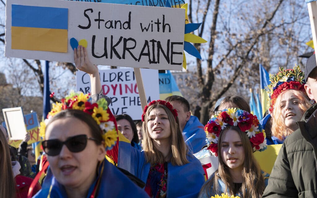 הפגנת תמיכה באוקראינה מחוץ לבית הלבן בוושינגטון (צילום: AP Photo/Jose Luis Magana)