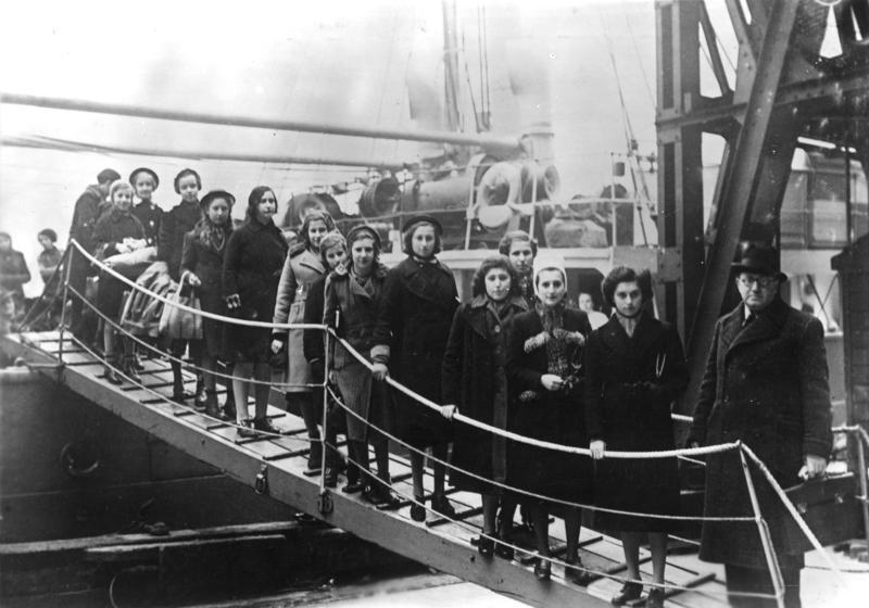 ילדים יהודים מפולין מגיעים ללונדון בפברואר 1939 (צילום: Bundesarchiv Bild)