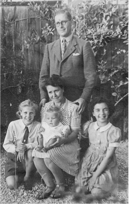 בני משפחת צ&#039;דוויק, אן משמאל וסוזן ספיצר מימין (צילום: באדיבות אן צ&#039;דוויק)