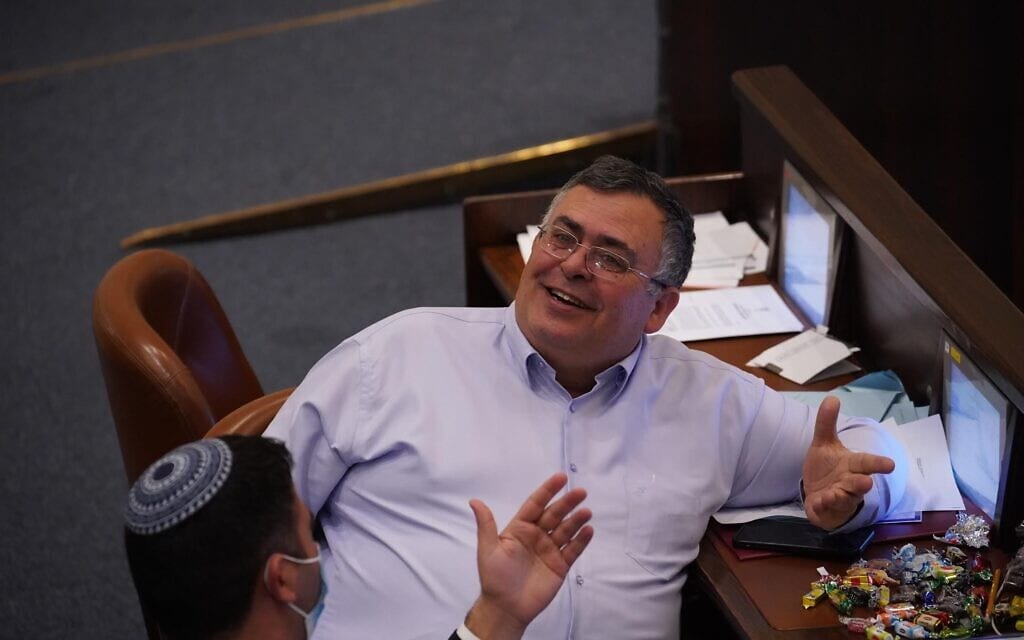 ח״כ שלמה קרעי וח״כ דוד ביטן שמציג את אוסף הסוכריות שלו, 8 בפברואר 2022 (צילום: דני שם טוב, דוברות הכנסת) ח״כ שלמה קרעי וח״כ דוד ביטן שמציג את אוסף הסוכריות שלו, 8 בפברואר 2022 (צילום: דני שם טוב, דוברות הכנסת)
