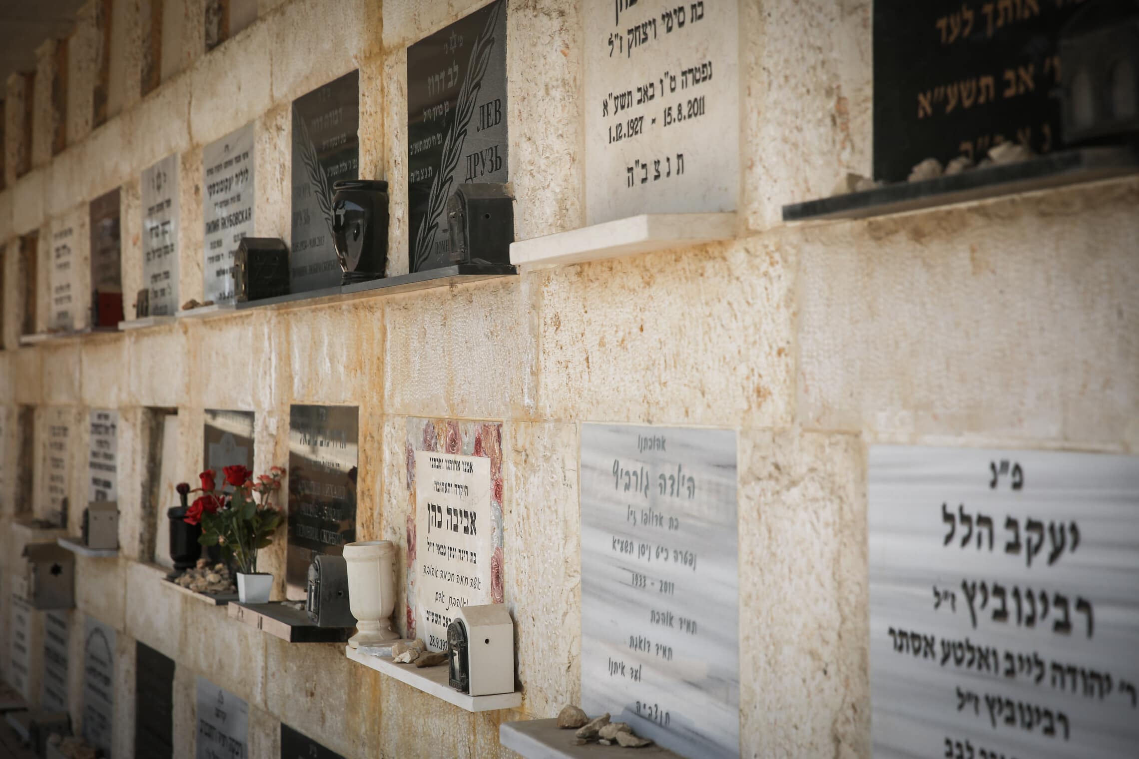 קבורה בקומות בהר המנוחות גבעת שאול בירושלים ב-2015 (צילום: הדס פרוש/פלאש90)