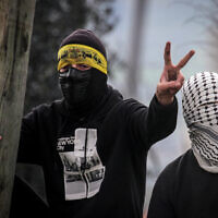 צעירים פלסטינים מפגינים בשכם, 11 בפברואר 2022 (צילום: Nasser Ishtayeh/Flash90)