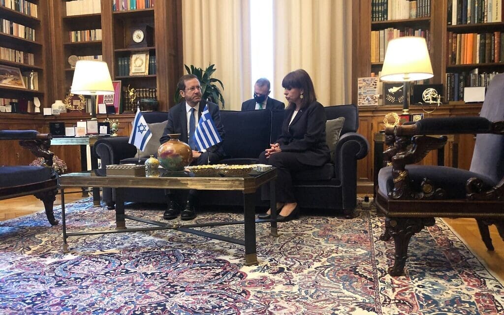 הנשיא יצחק הרצוג בפגישה עם נשיאת יוון קתרינה סקלארופולו, 25 בפברואר 2022 (צילום: טל שניידר)