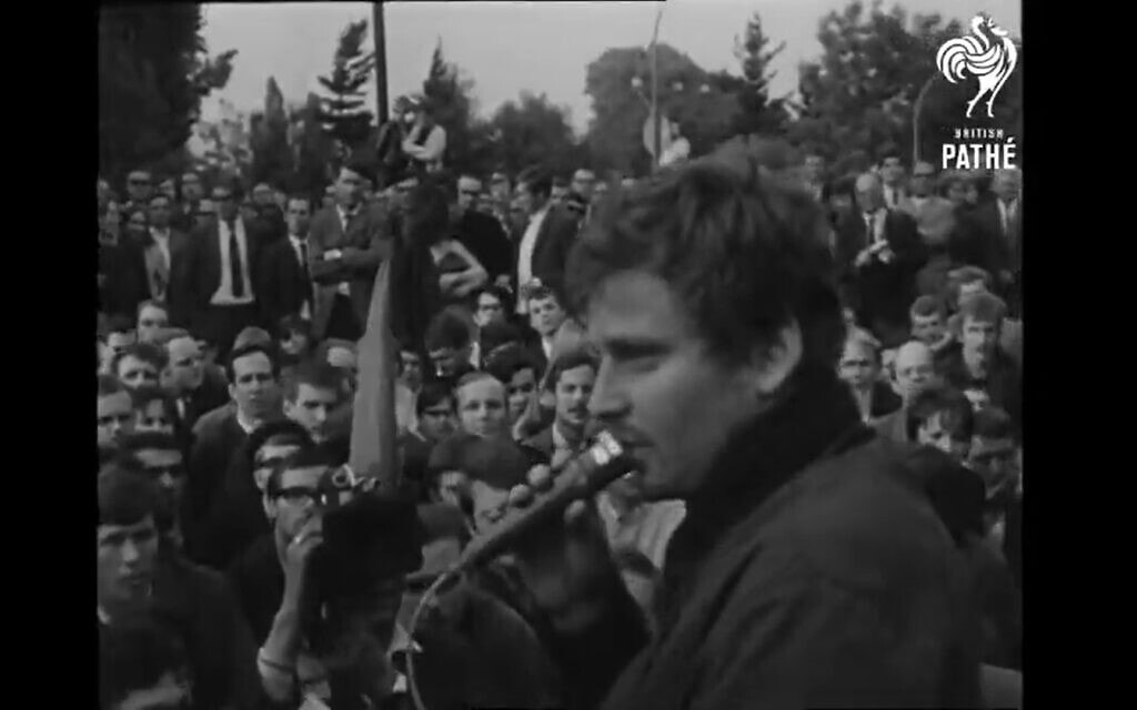 מרד הסטודנטים של 1968 בצרפת עם המנהיג דני האדום. צילום מסך מסרטון של British Pathé