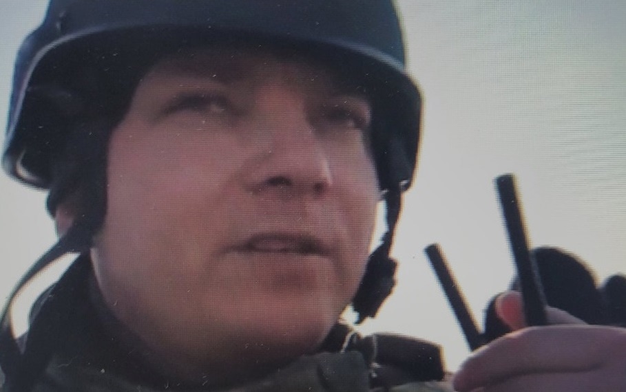 מפקד הכוח האוקראייני באי שניות לפני מותו, צילום מסך מהסרטון שצילם