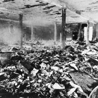 שרידי מפעל החולצות טריאנגל בגריניץ' וילג' ב־25 במרץ 1911 (צילום: בטמן / גטי אימג'ס)